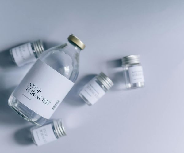 Minimalist conceptual representation of focused vision and mental clarity